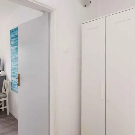 Near In 55356 דירה קריקווניצה